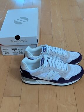BNIB Saucony White and Purple Retro Runner Sneakers - M11.5
